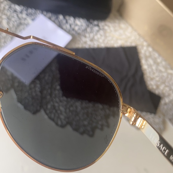 Auth unisex Versace Sunglasses ✨?